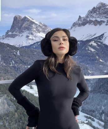 Соблазнительная брюнетка с огненной страстью ждет встречи с достойным кавалером. Помогу тебе расслабиться и забыть обо всех проблемах. Только для ценителей красоты и страсти! 13805, 19 лет