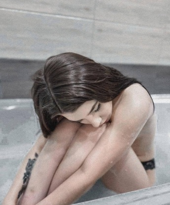 Сногсшибательная блондинка готова подарить тебе нежность и ласку. Открой для себя новые грани удовольствия со мной. Все встречи конфиденциальны. 2411, 19 лет