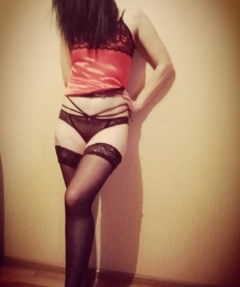 Соблазнительная развратница с огоньком в глазах приглашает на встречу полную страсти. Гарантирую конфиденциальность, атмосферу раскрепощения и незабываемое время в моих нежных объятиях. 7259, 30 лет